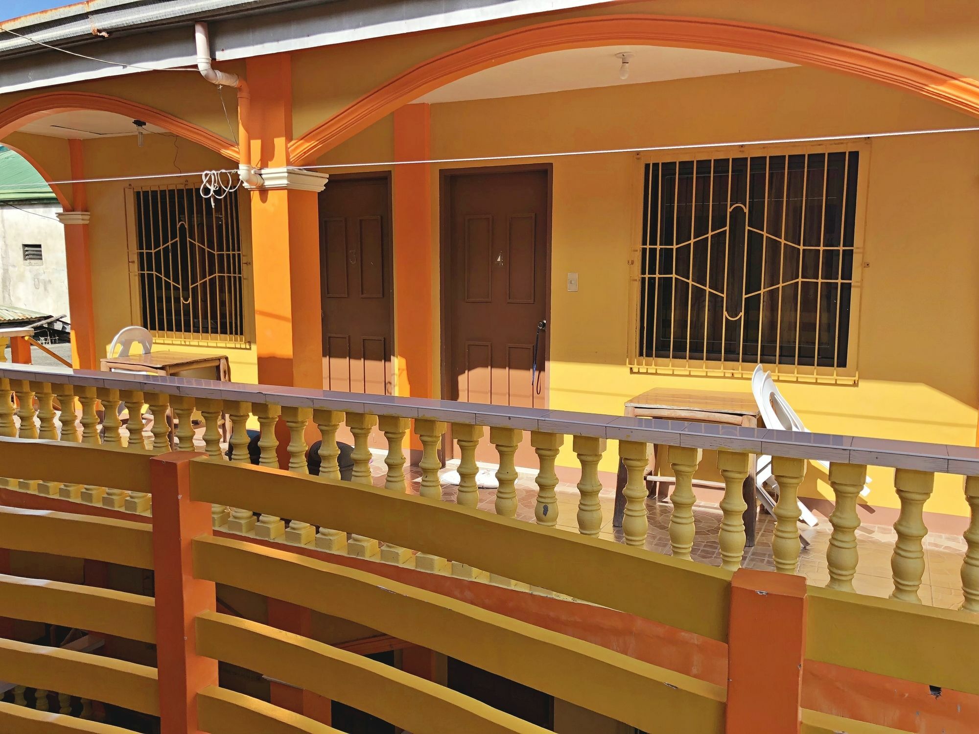 Queen Of Isle Cottages And Restaurant Puerto Galera Exterior photo